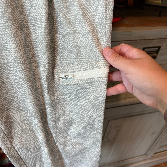 Athleta women’s printed venture pant size 6 - Picture 4 of 12